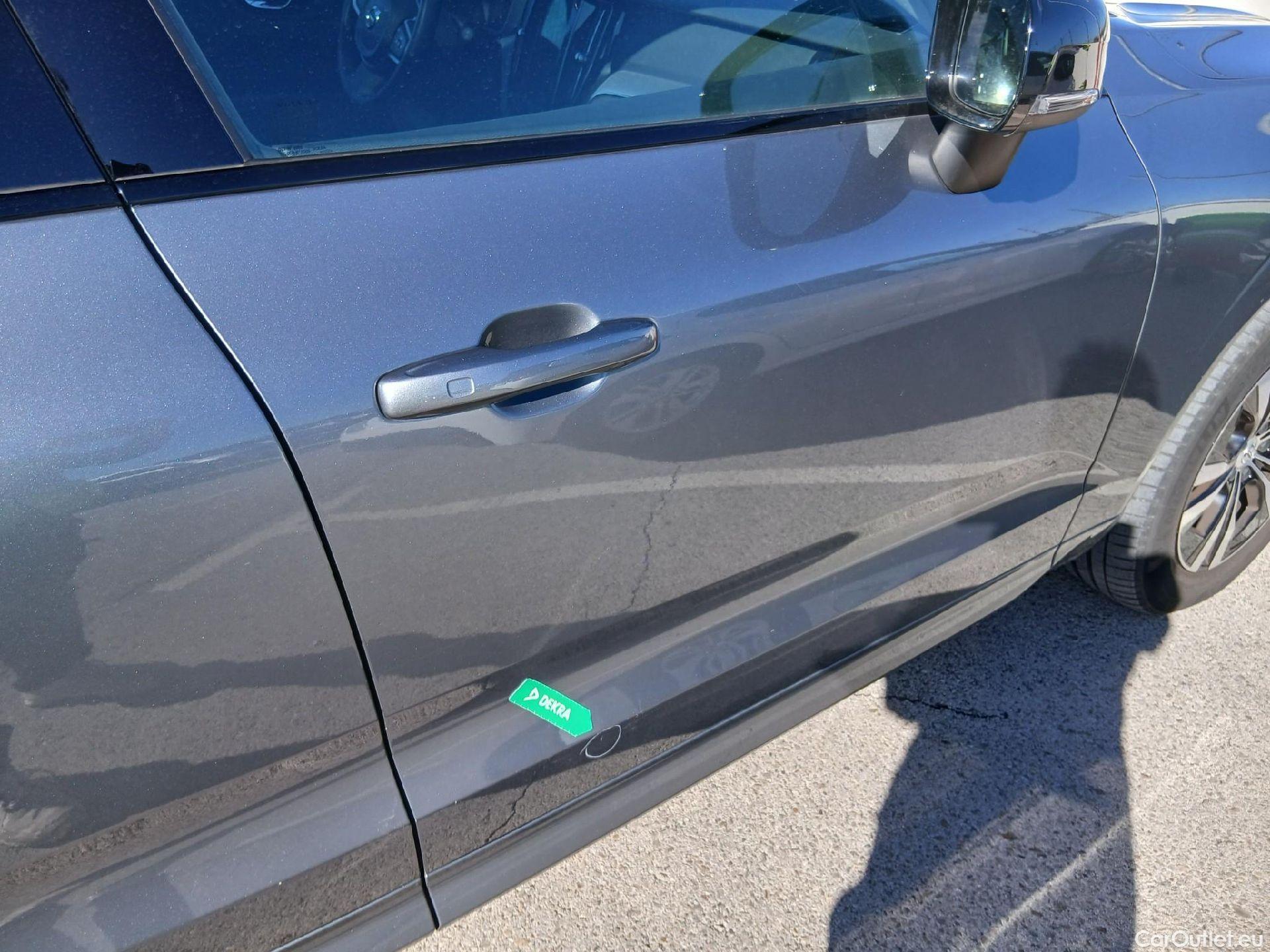  Volvo  XC60 VOLVO  / 2017 / 5P / todoterreno 2.0 T6 AWD Recharge R-Design Exp Auto #28