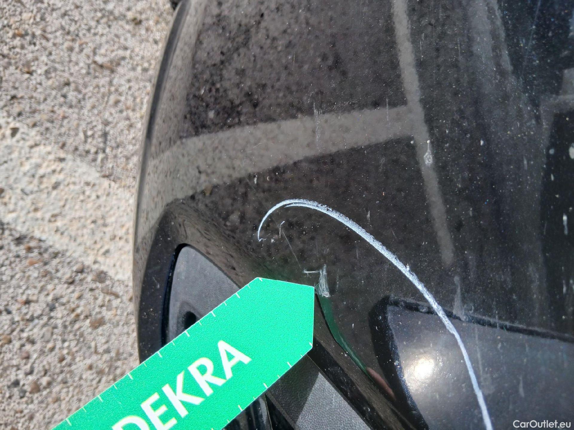  Volkswagen  Golf  VOLKSWAGEN / 2020 / 5P / familiar Life 2.0 TDI 85kW (115CV) Variant #16