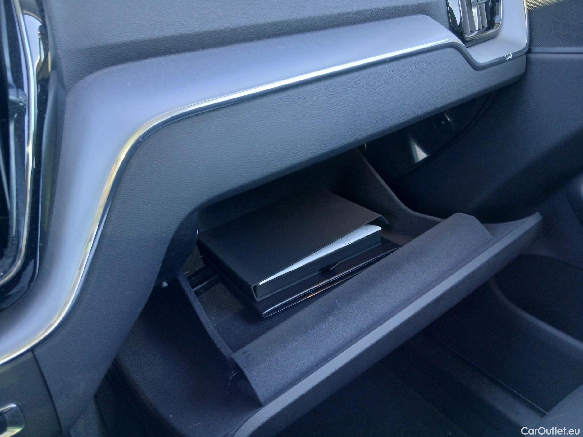  Volvo  XC60 VOLVO  / 2017 / 5P / todoterreno 2.0 T6 AWD Recharge R-Design Exp Auto #1