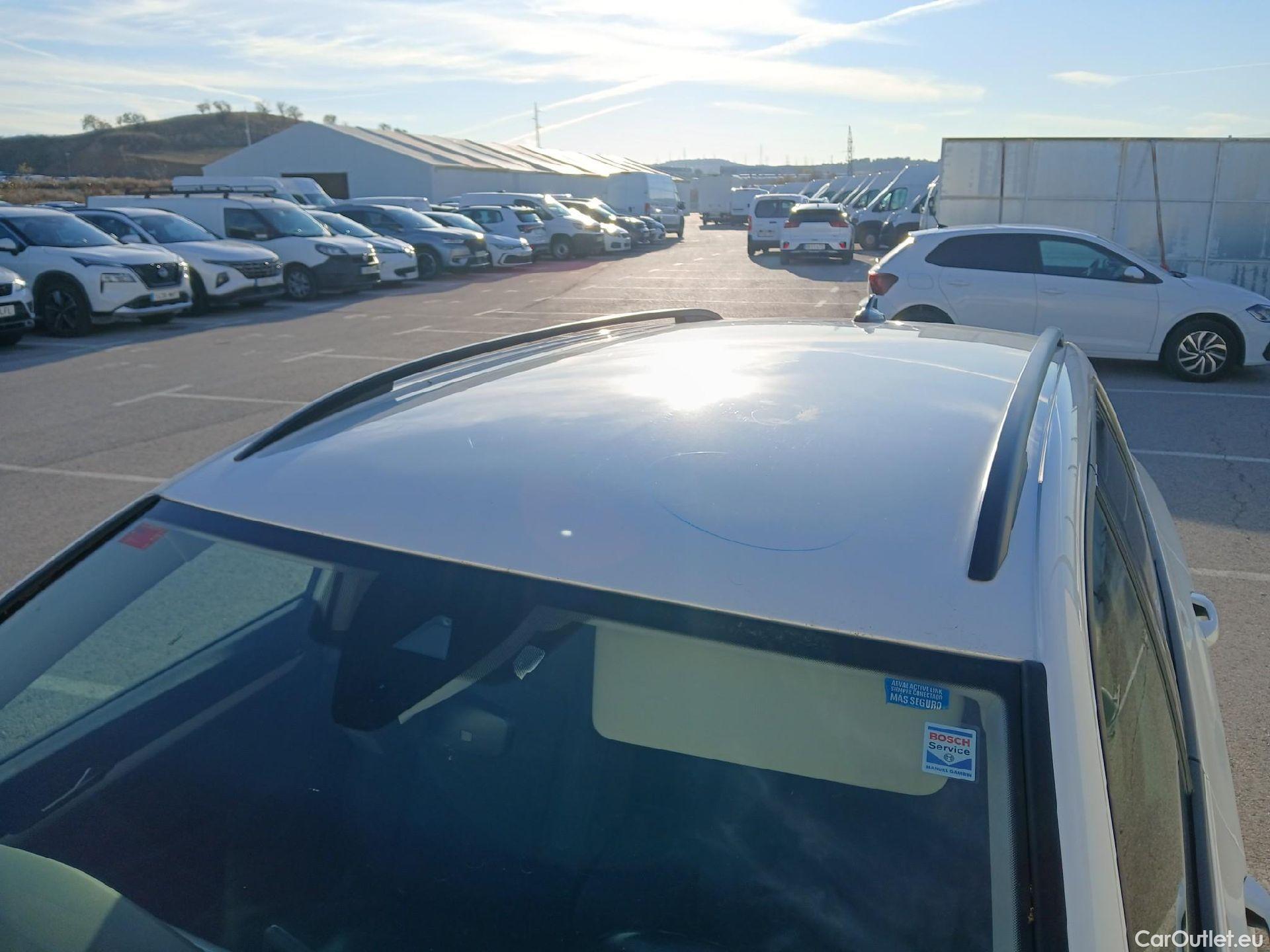  Volkswagen  Golf  VOLKSWAGEN / 2020 / 5P / familiar Life 1.5 eTSI 110kW (150CV) DSG Variant #24