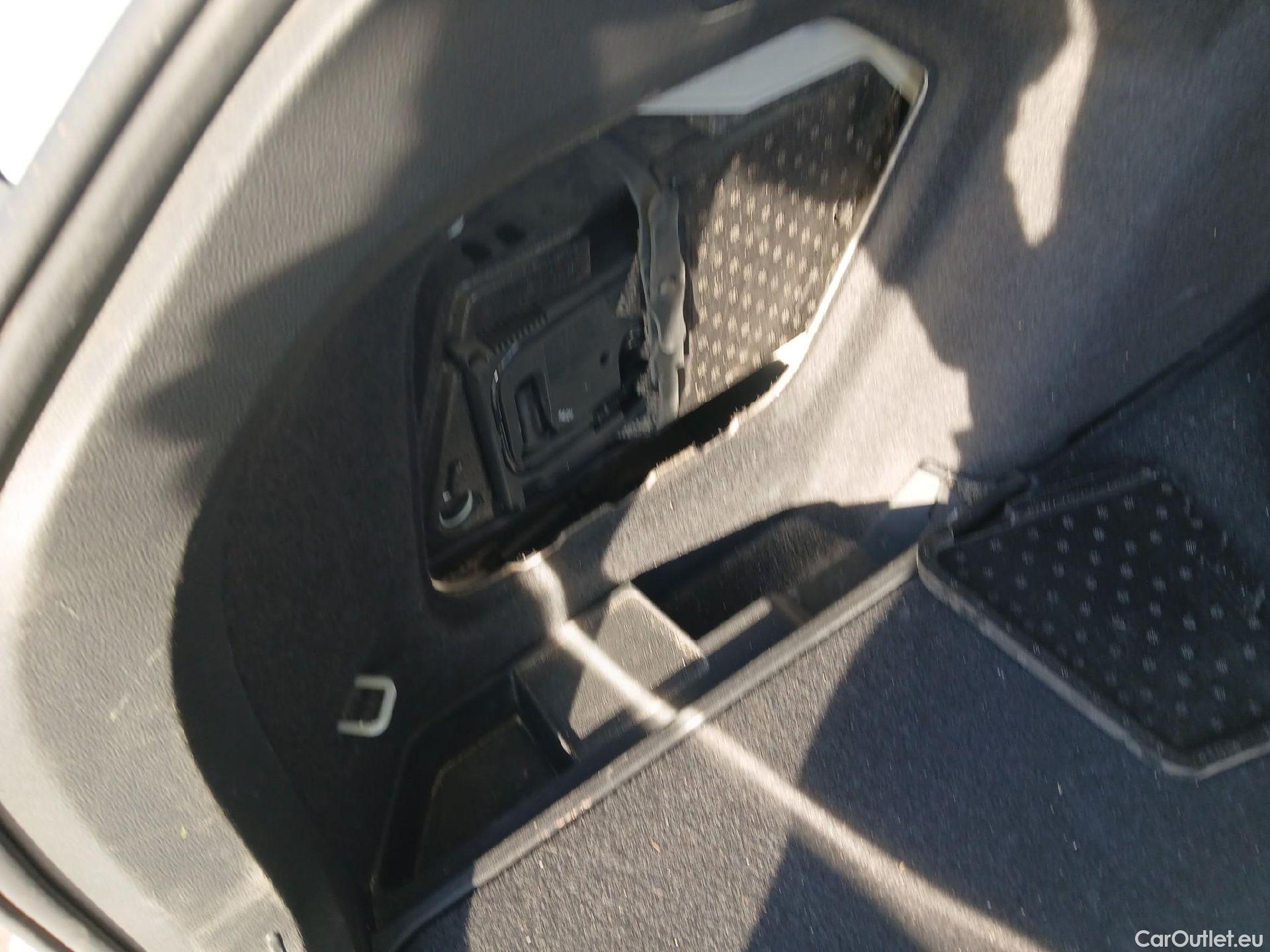  Volkswagen  Golf  VOLKSWAGEN / 2020 / 5P / familiar Life 1.5 eTSI 110kW (150CV) DSG Variant #4