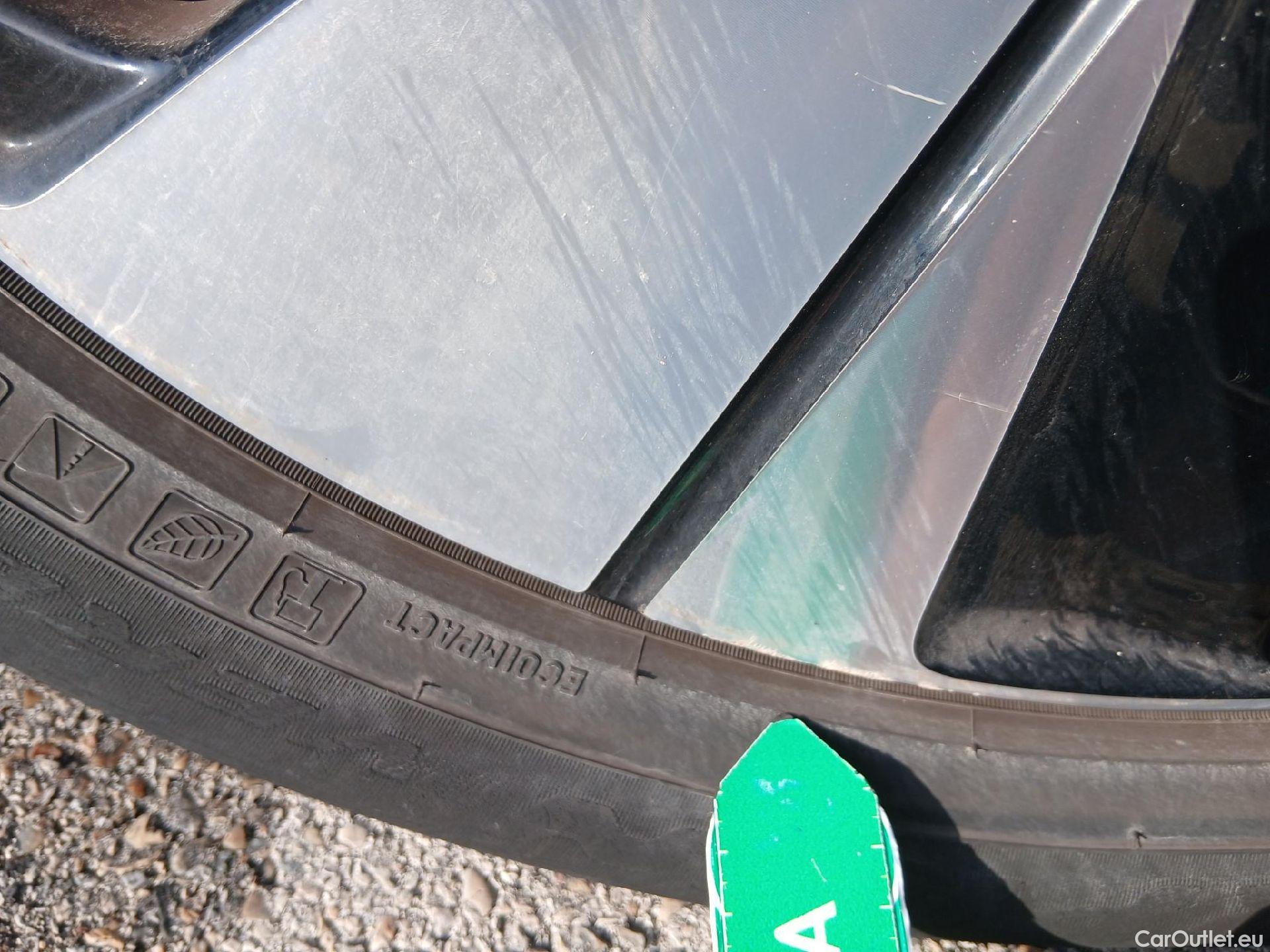  Volvo  XC 40 VOLVO XC40 / 2017 / 5P / todoterreno 1.5 T4 Twin Recharge R-Design Exp Auto #8