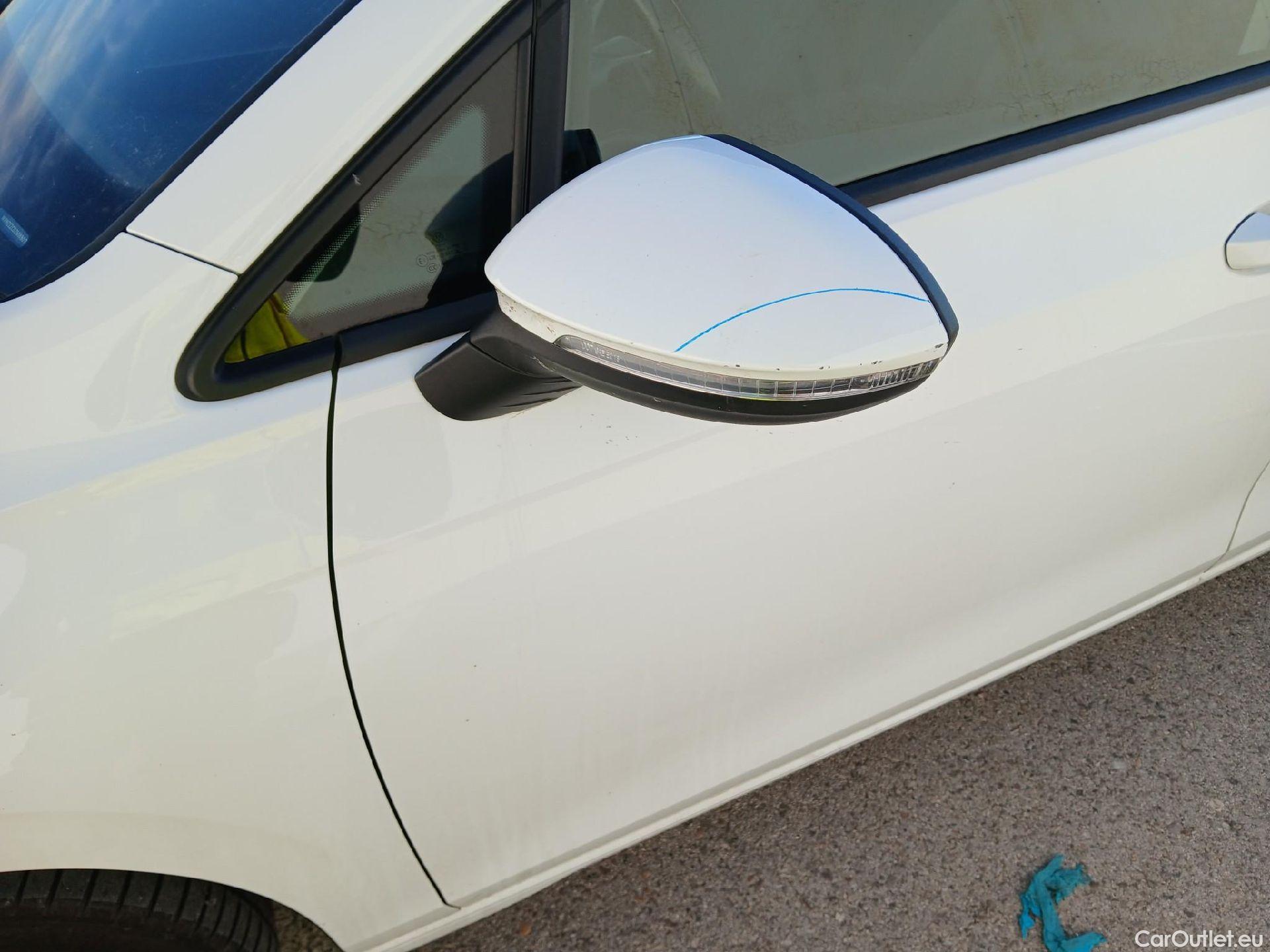  Volkswagen  Golf  VOLKSWAGEN / 2020 / 5P / familiar Life 1.5 eTSI 110kW (150CV) DSG Variant #27