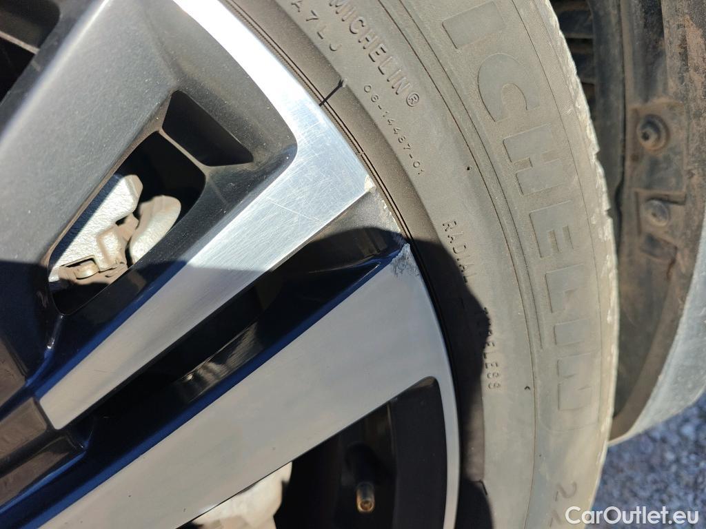  Peugeot  3008 PEUGEOT  Hybrid / 2020 / 5P / todoterreno 225 e-EAT8 Allure #17