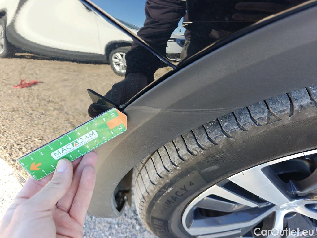  Peugeot  3008 PEUGEOT  Hybrid / 2020 / 5P / todoterreno 225 e-EAT8 Allure #59