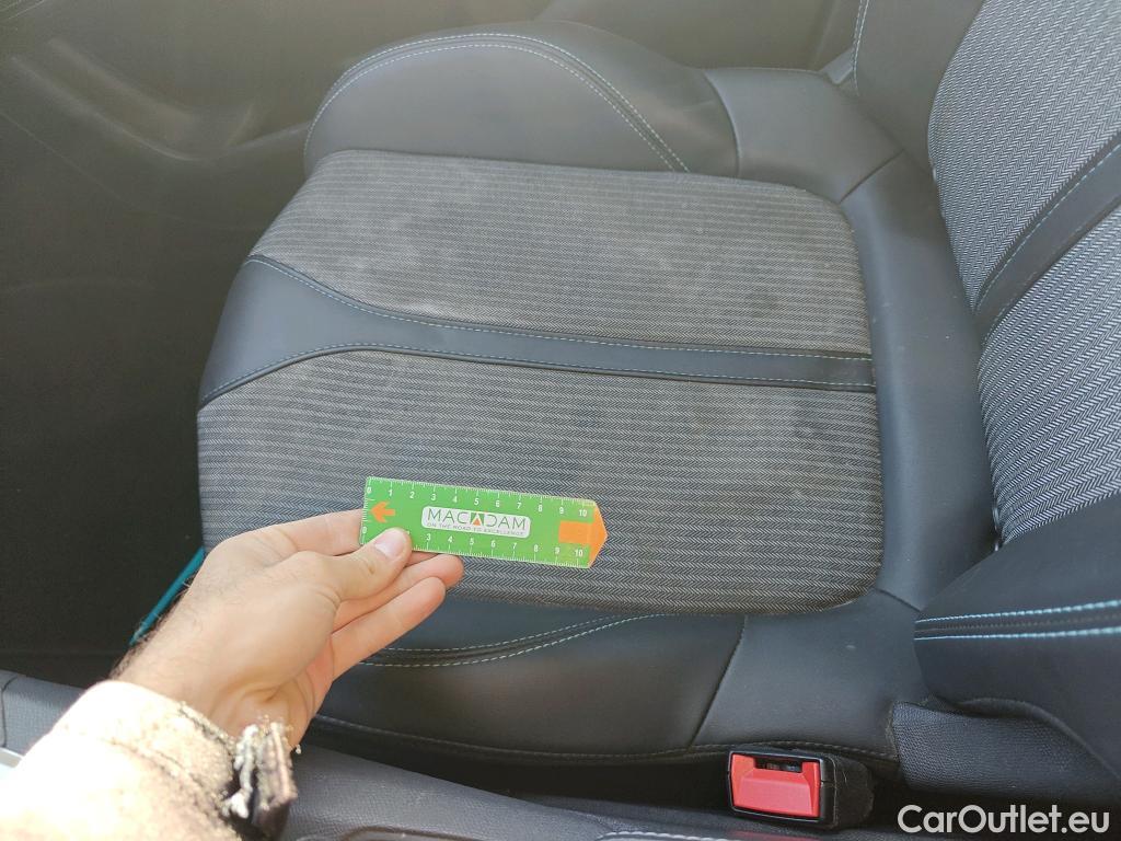  Peugeot  3008 PEUGEOT  Hybrid / 2020 / 5P / todoterreno 225 e-EAT8 Allure #42