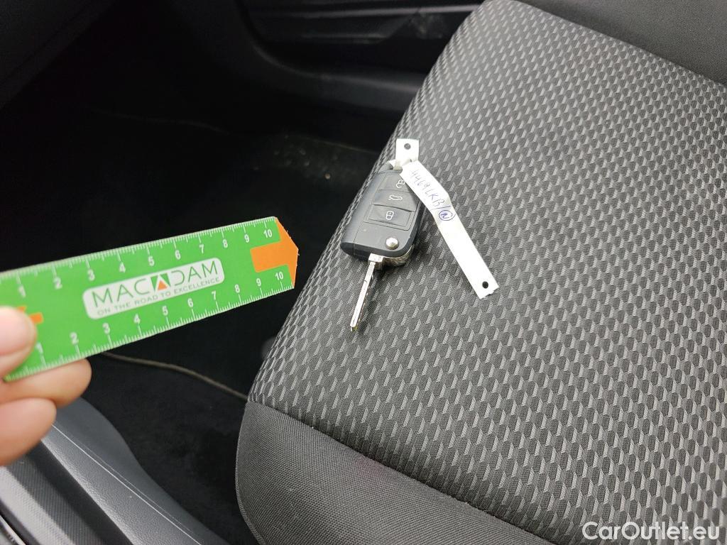  Volkswagen  T-CROSS VOLKSWAGEN  / 2018 / 5P / todoterreno Edition 1.0 TSI 70kW (95CV) #2