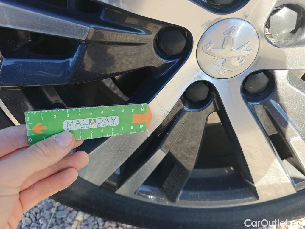  Peugeot  3008 PEUGEOT  Hybrid / 2020 / 5P / todoterreno 225 e-EAT8 Allure #25