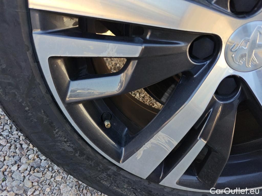  Peugeot  3008 PEUGEOT  Hybrid / 2020 / 5P / todoterreno 225 e-EAT8 Allure #22