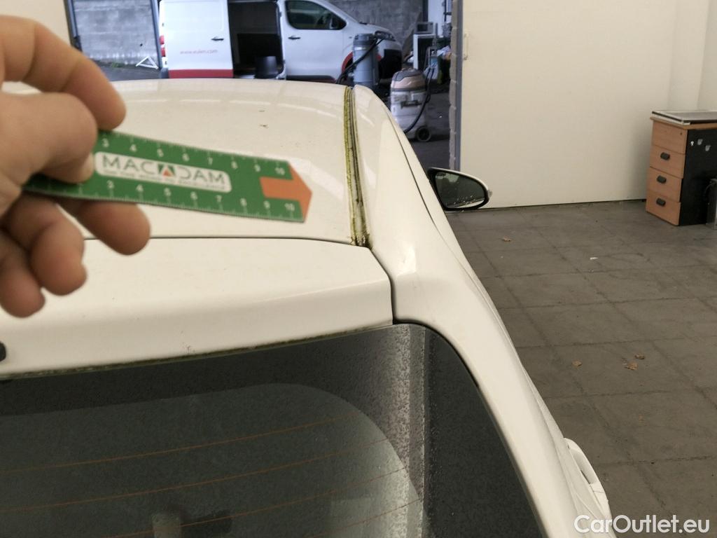  Toyota  Yaris TOYOTA  / 2017 / 5P / berlina con portón 1.5 100H Active #15