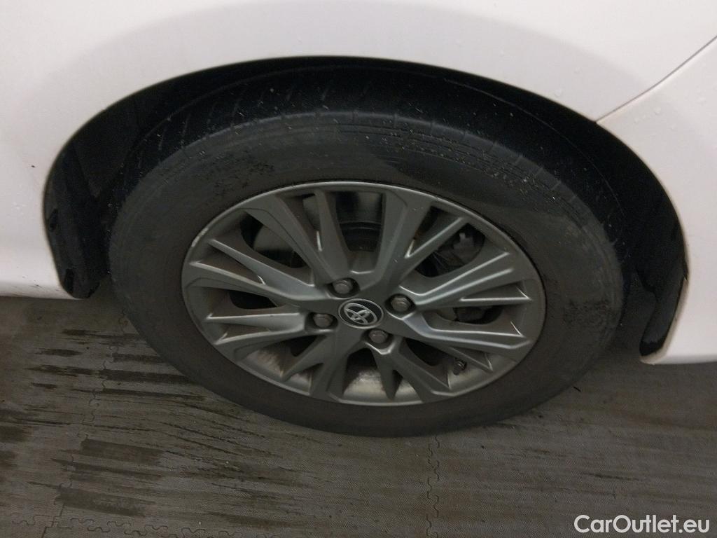  Toyota  Yaris TOYOTA  / 2017 / 5P / berlina con portón 1.5 100H Active #12