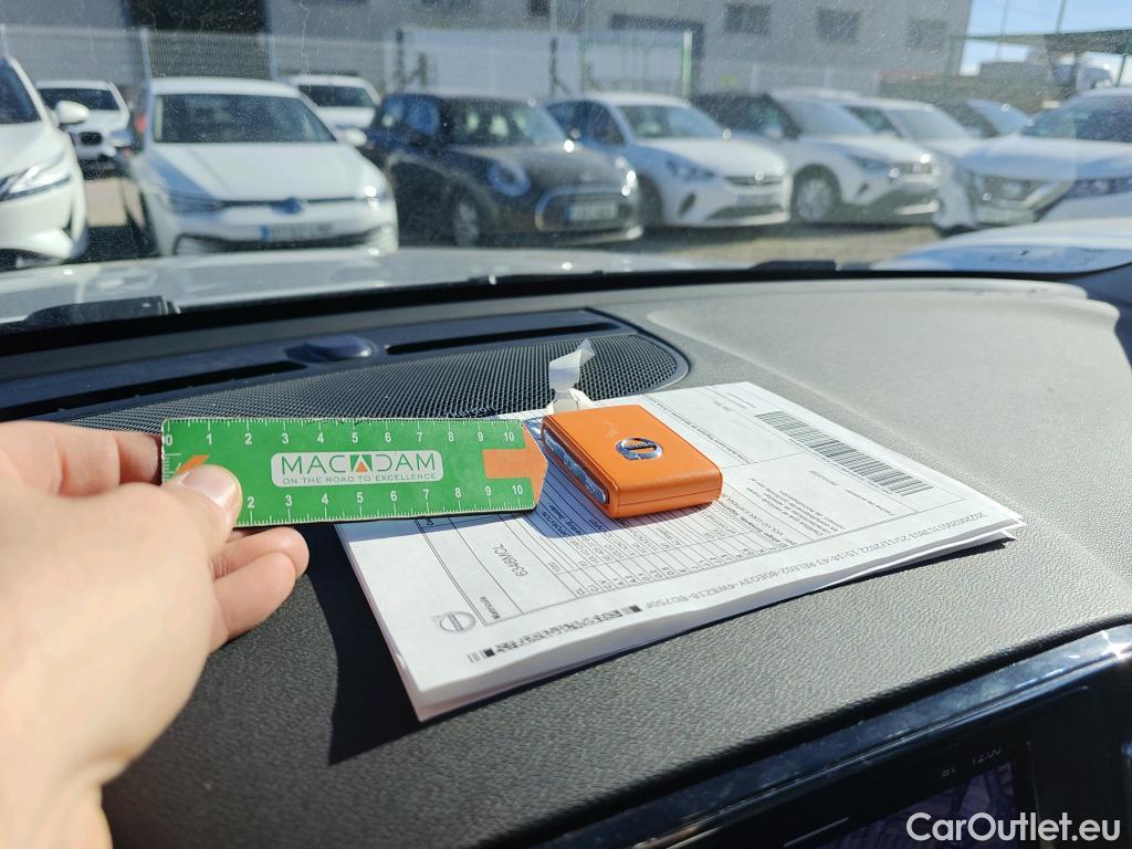  Volvo  XC 40 VOLVO XC40 / 2021 / 5P / todoterreno 2.0 B3 G Plus Dark Auto #2