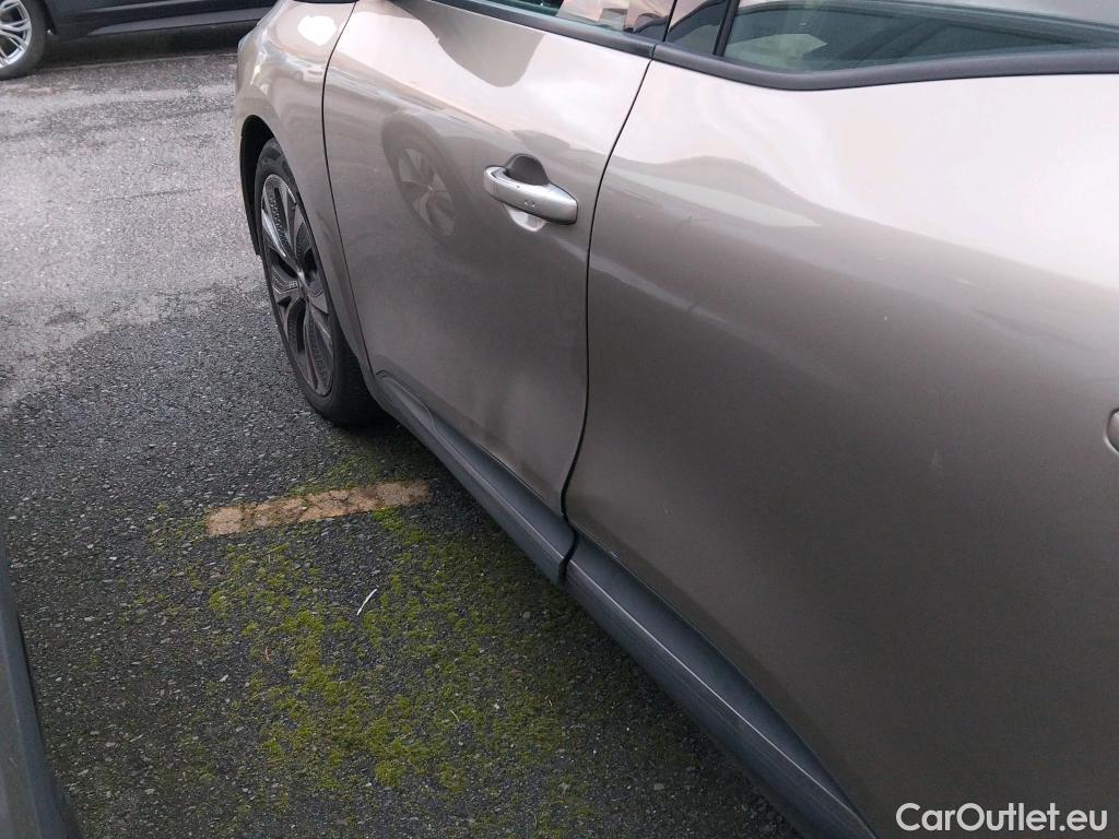  Renault  Scenic RENAULT Scénic / 2016 / 5P / monovolumen compacto Zen Energy dCi 96kW (130CV) #1