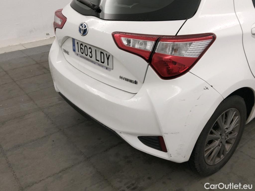  Toyota  Yaris TOYOTA  / 2017 / 5P / berlina con portón 1.5 100H Active #14