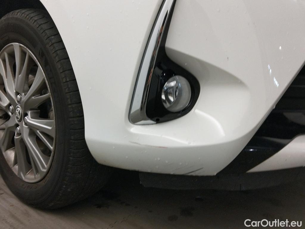  Toyota  Yaris TOYOTA  / 2017 / 5P / berlina con portón 1.5 100H Active #7