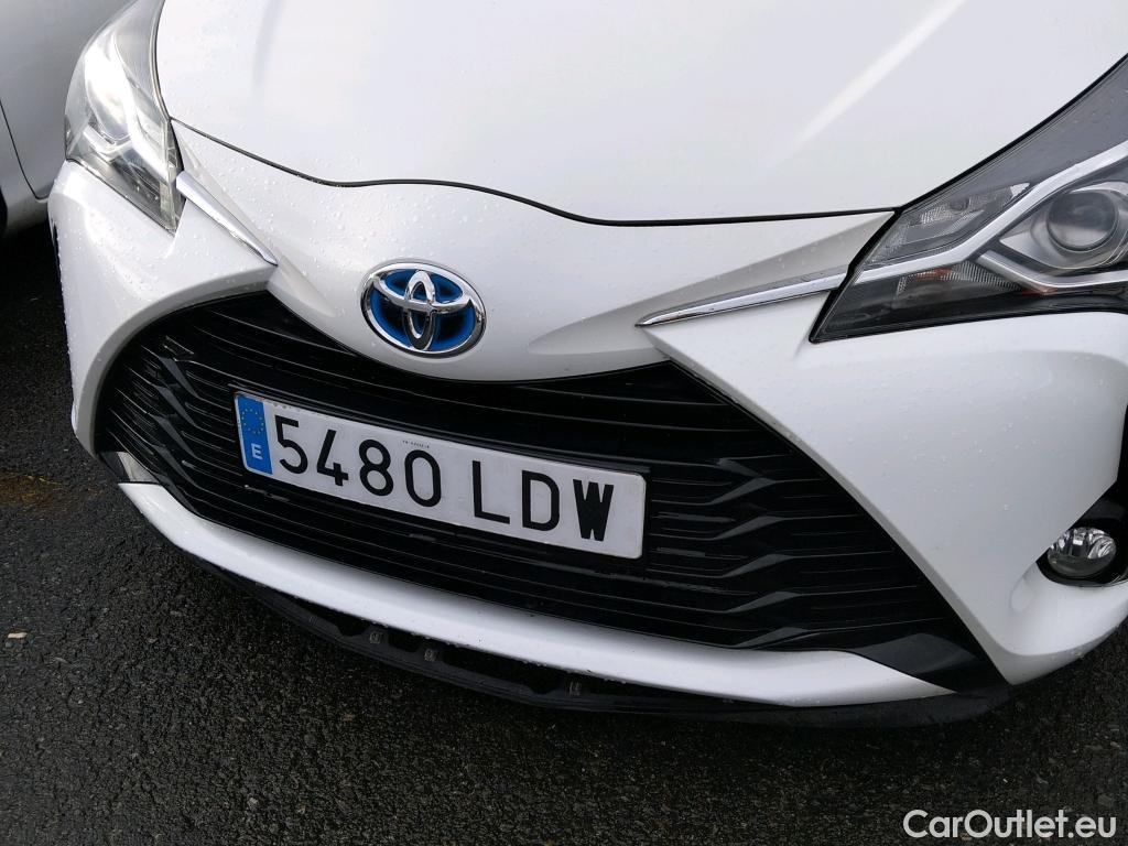  Toyota  Yaris TOYOTA  / 2017 / 5P / berlina con portón 1.5 100H Active #5