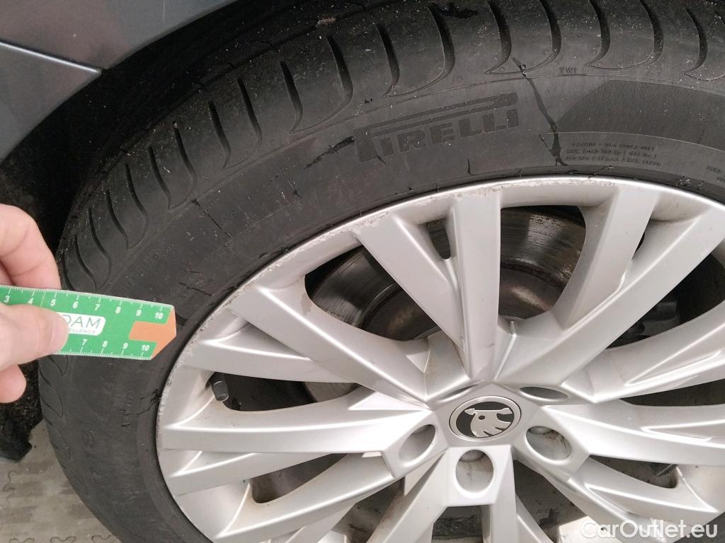  Skoda  Superb SKODA  / 2019 / 5P / berlina con portón 2.0 TDI 110kW (150CV) DSG Ambition #29