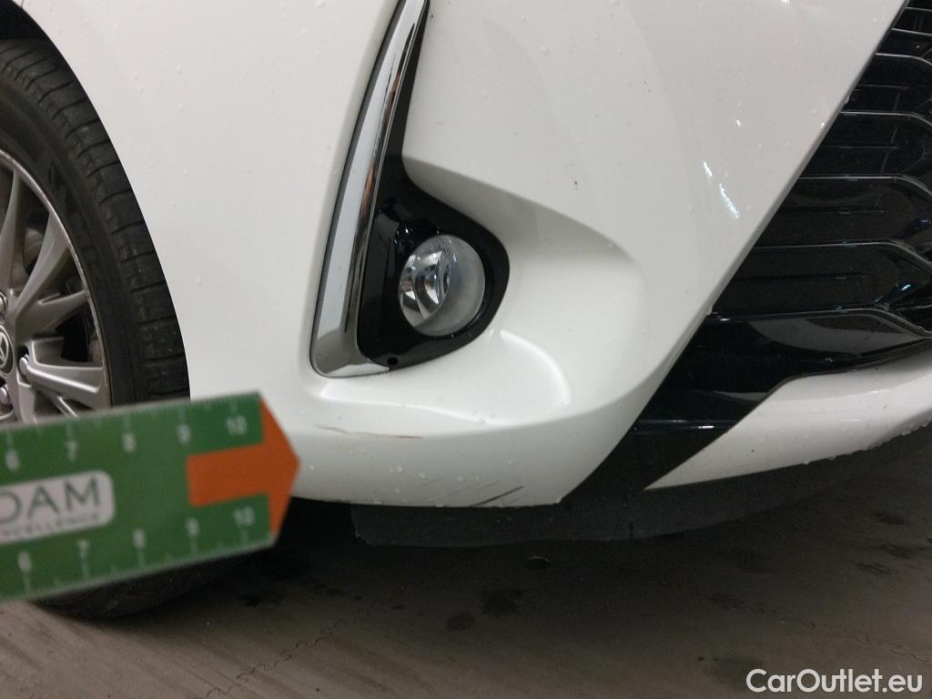  Toyota  Yaris TOYOTA  / 2017 / 5P / berlina con portón 1.5 100H Active #8