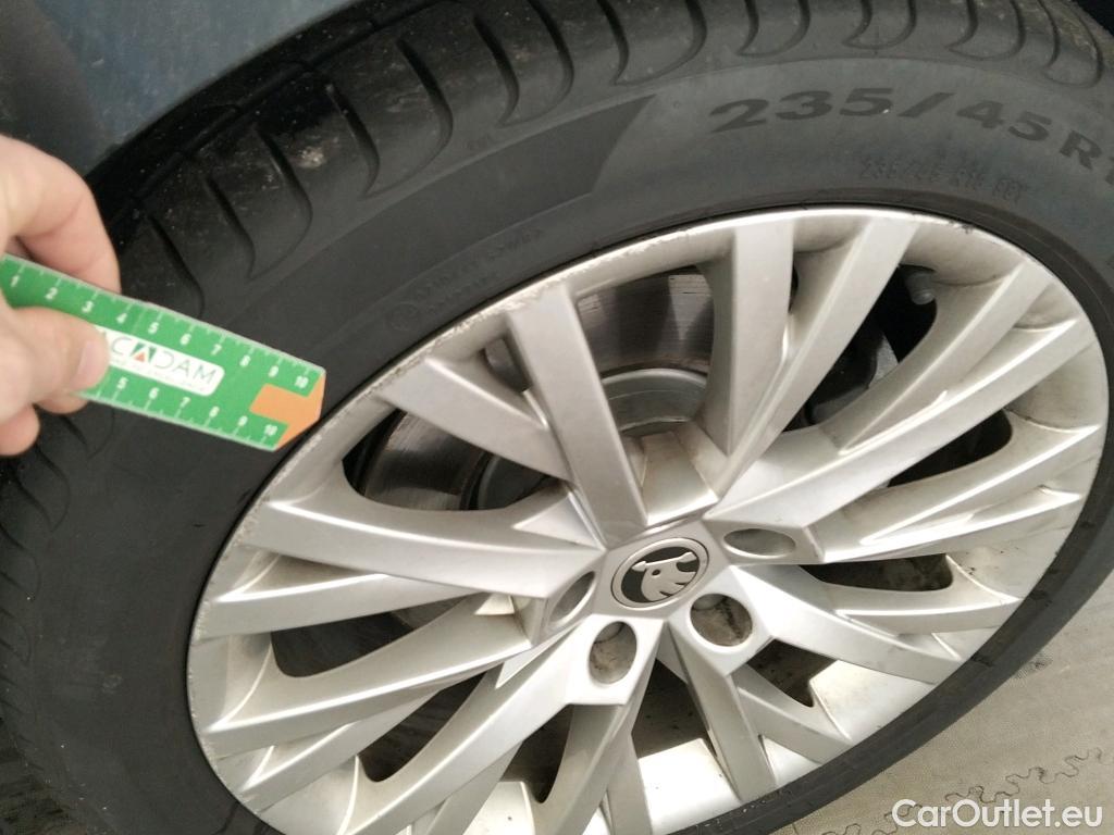  Skoda  Superb SKODA  / 2019 / 5P / berlina con portón 2.0 TDI 110kW (150CV) DSG Ambition #31