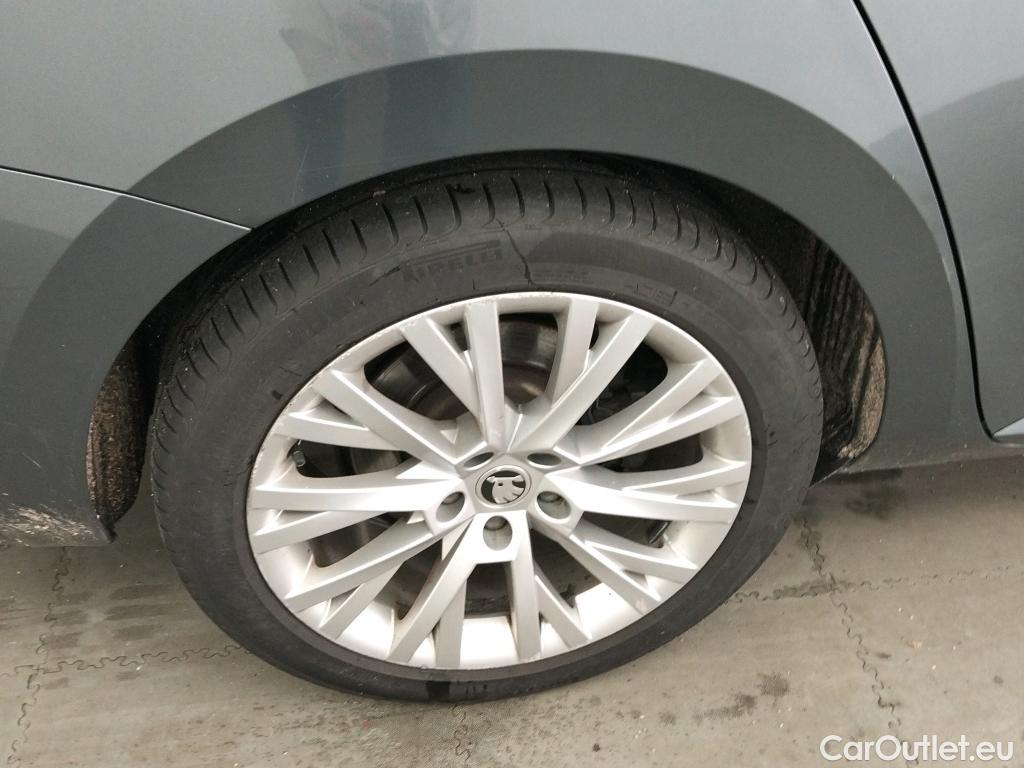  Skoda  Superb SKODA  / 2019 / 5P / berlina con portón 2.0 TDI 110kW (150CV) DSG Ambition #28