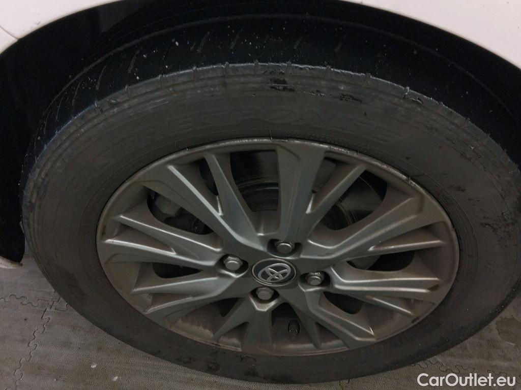  Toyota  Yaris TOYOTA  / 2017 / 5P / berlina con portón 1.5 100H Active #8