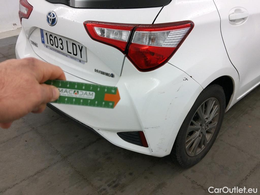  Toyota  Yaris TOYOTA  / 2017 / 5P / berlina con portón 1.5 100H Active #15