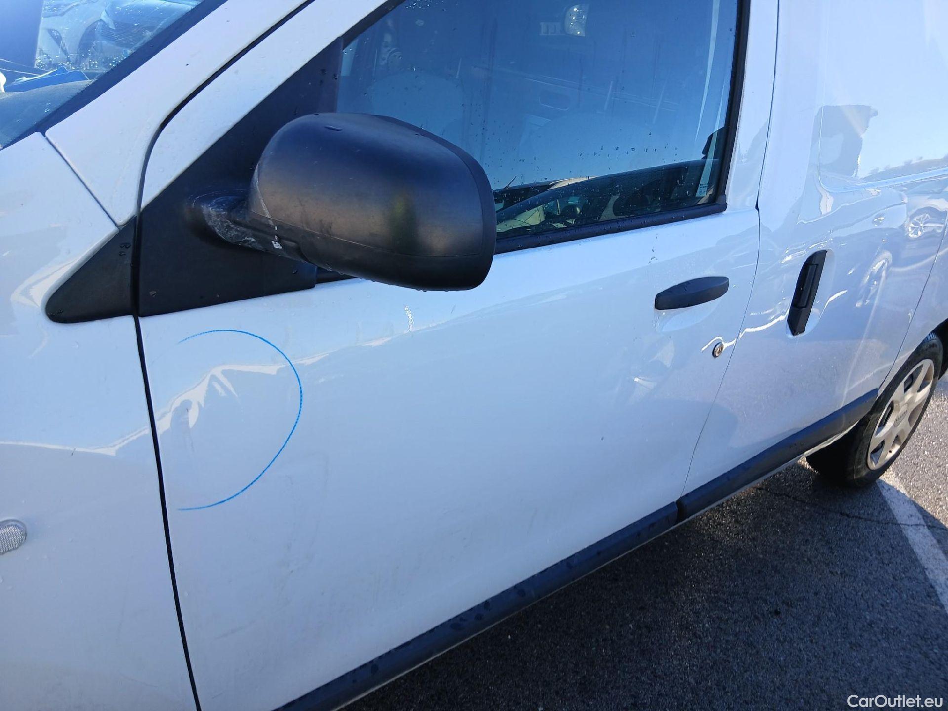  Dacia  Dokker DACIA  / 2013 / 4P / furgón derivado de turismo Van Essential Blue dCi 70kW (95CV) #17