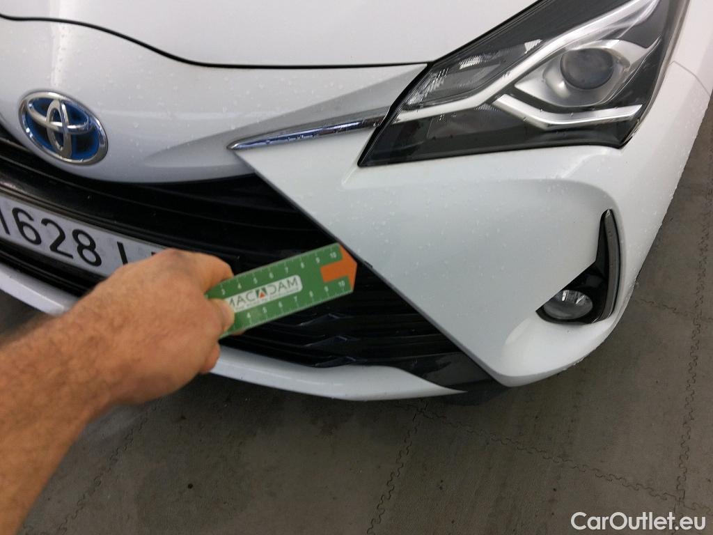  Toyota  Yaris TOYOTA  / 2017 / 5P / berlina con portón 1.5 100H Active #23