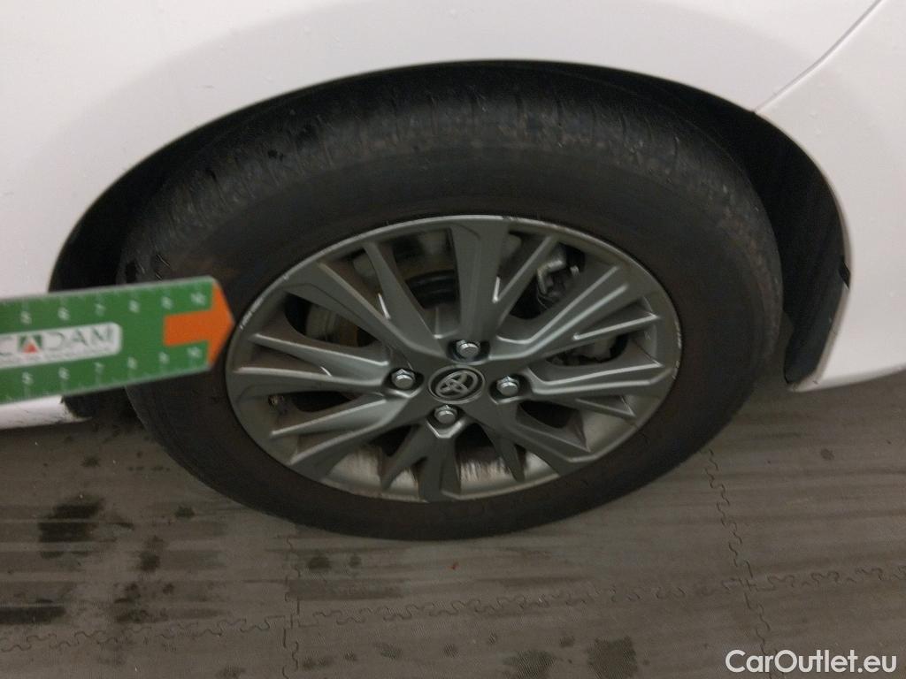  Toyota  Yaris TOYOTA  / 2017 / 5P / berlina con portón 1.5 100H Active #4