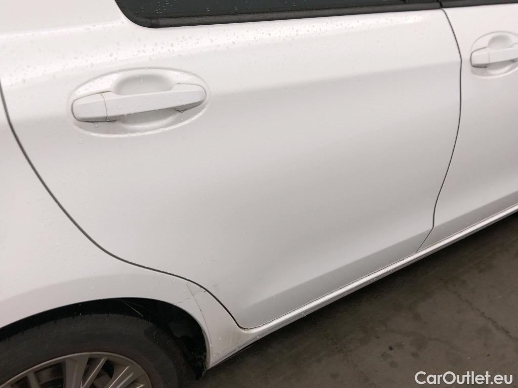  Toyota  Yaris TOYOTA  / 2017 / 5P / berlina con portón 1.5 100H Active #20