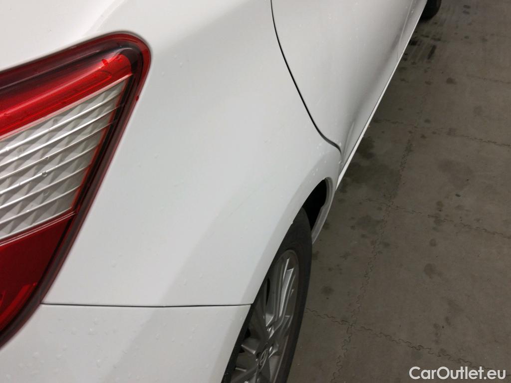  Toyota  Yaris TOYOTA  / 2017 / 5P / berlina con portón 1.5 100H Active #11