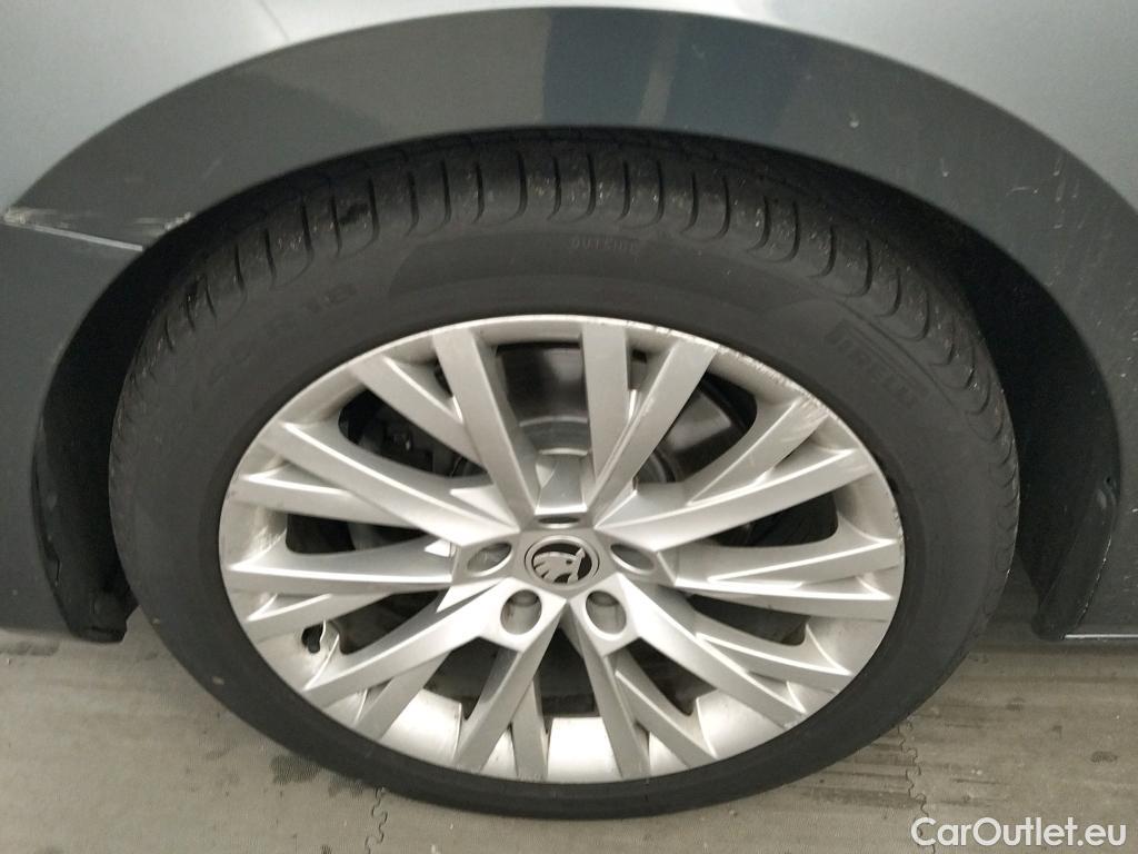  Skoda  Superb SKODA  / 2019 / 5P / berlina con portón 2.0 TDI 110kW (150CV) DSG Ambition #26