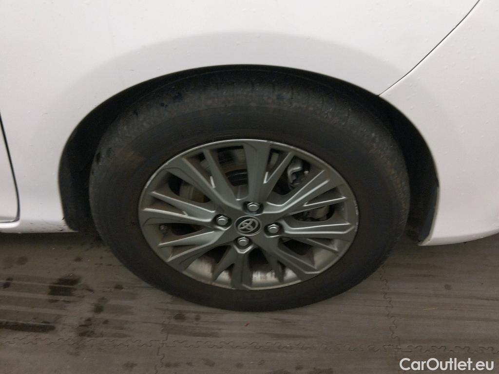  Toyota  Yaris TOYOTA  / 2017 / 5P / berlina con portón 1.5 100H Active #3
