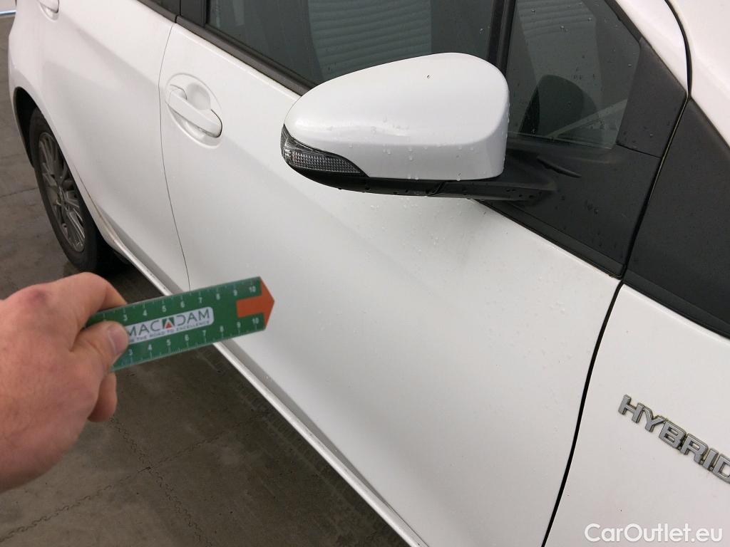  Toyota  Yaris TOYOTA  / 2017 / 5P / berlina con portón 1.5 100H Active #9