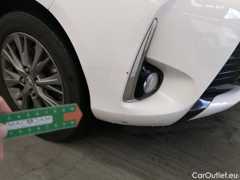  Toyota  Yaris TOYOTA  / 2017 / 5P / berlina con portón 1.5 100H Active #13