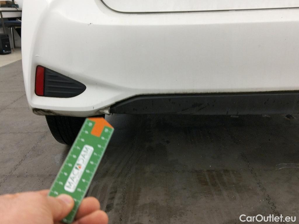  Toyota  Yaris TOYOTA  / 2017 / 5P / berlina con portón 1.5 100H Active #19