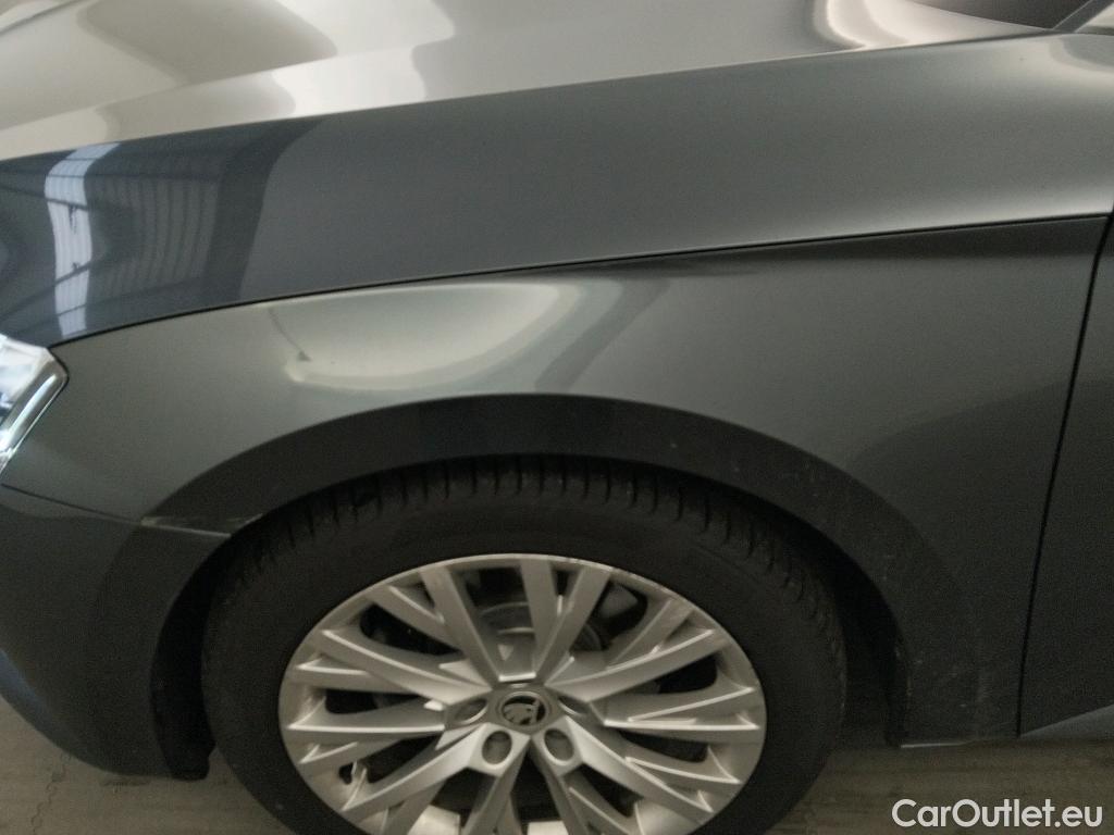  Skoda  Superb SKODA  / 2019 / 5P / berlina con portón 2.0 TDI 110kW (150CV) DSG Ambition #7