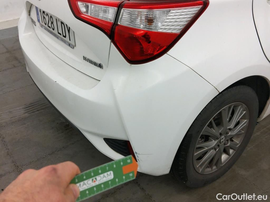  Toyota  Yaris TOYOTA  / 2017 / 5P / berlina con portón 1.5 100H Active #6