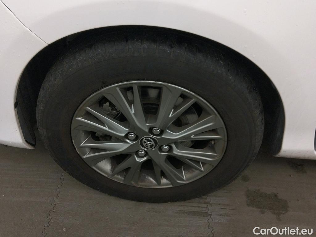  Toyota  Yaris TOYOTA  / 2017 / 5P / berlina con portón 1.5 100H Active #1