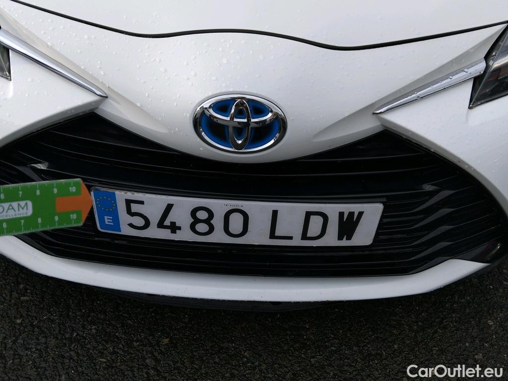  Toyota  Yaris TOYOTA  / 2017 / 5P / berlina con portón 1.5 100H Active #6