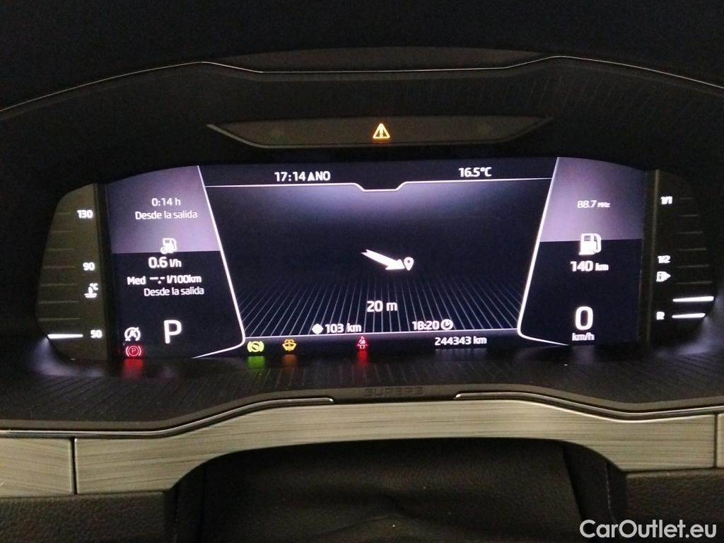  Skoda  Superb SKODA  / 2019 / 5P / berlina con portón 2.0 TDI 110kW (150CV) DSG Ambition #35