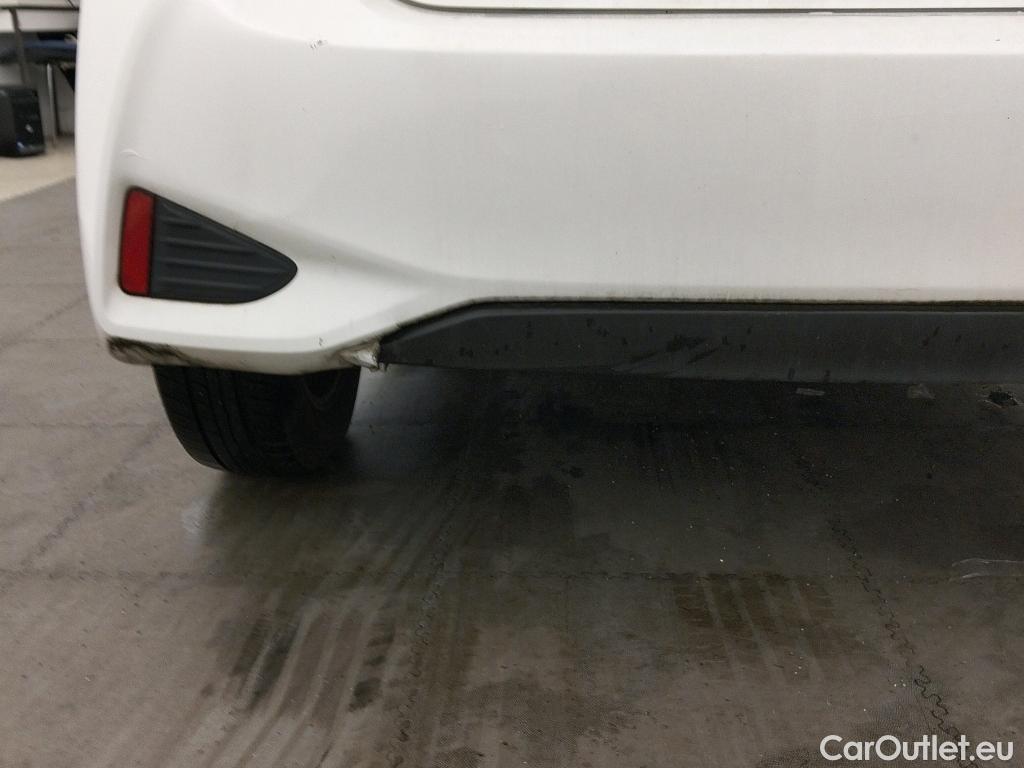  Toyota  Yaris TOYOTA  / 2017 / 5P / berlina con portón 1.5 100H Active #18