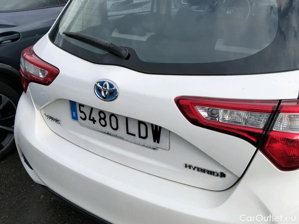  Toyota  Yaris TOYOTA  / 2017 / 5P / berlina con portón 1.5 100H Active #12