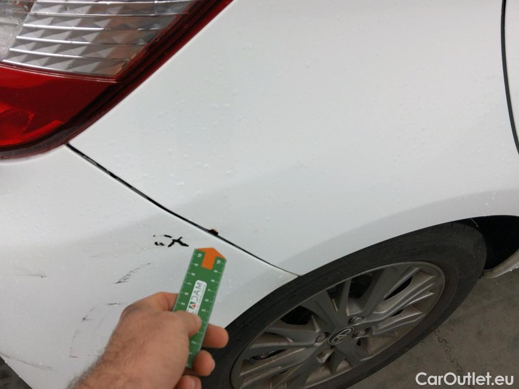  Toyota  Yaris TOYOTA  / 2017 / 5P / berlina con portón 1.5 100H Active #4