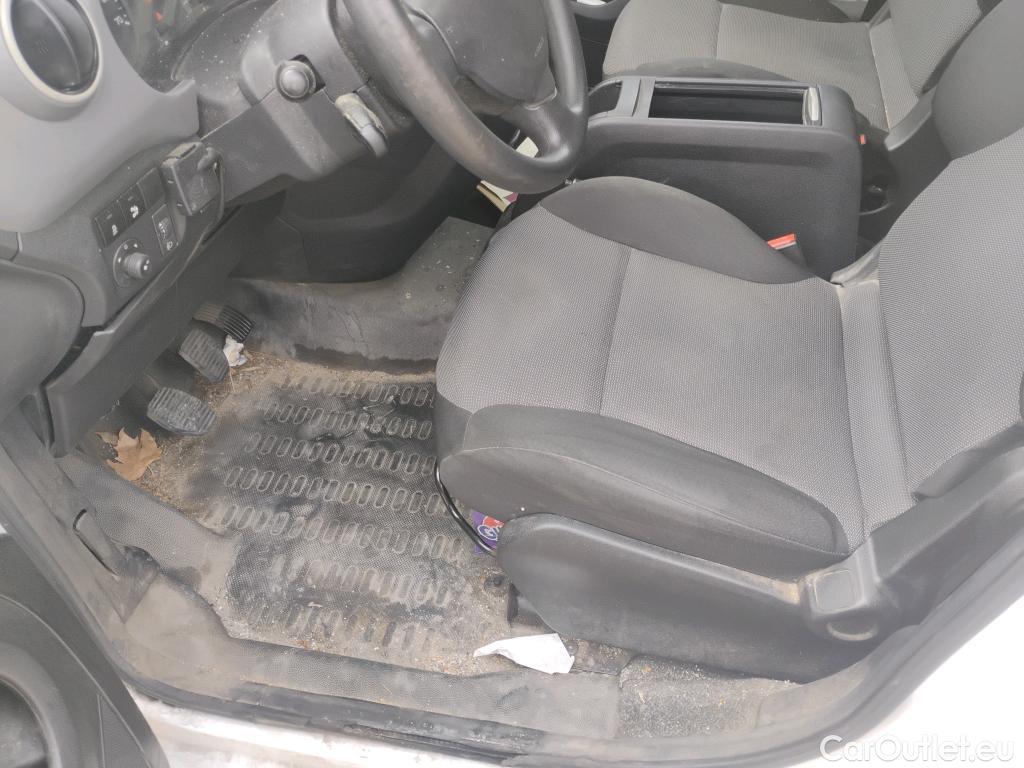  Peugeot  Partner PEUGEOT  VU 4p 2G furgón derivado de Furgón Confort PackL2 BlueHDi 73KW (100) #17