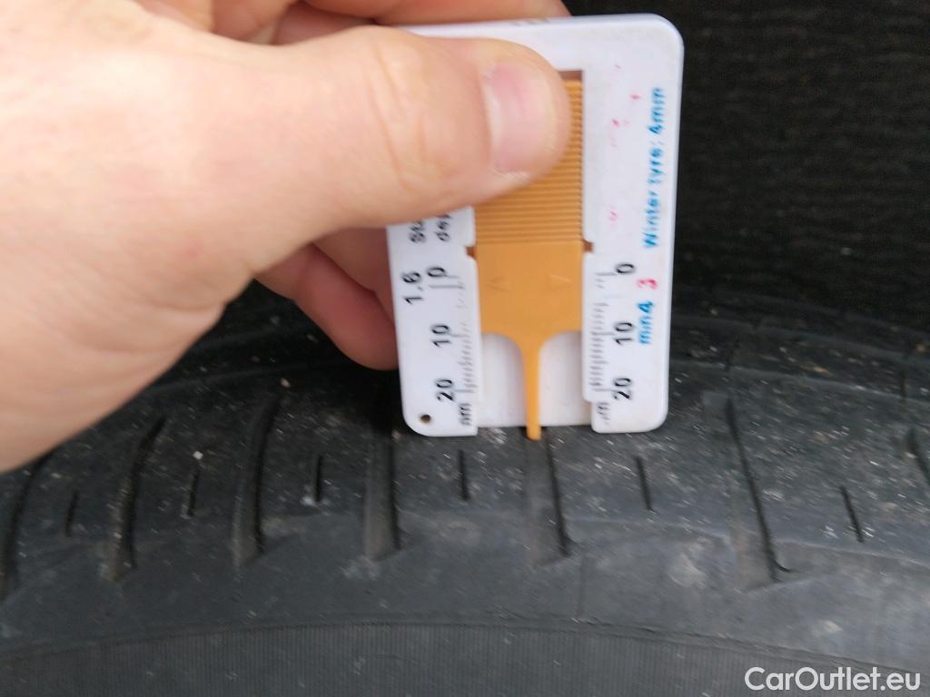  Peugeot  Partner PEUGEOT  / 2015 / 3P / furgón derivado de turismo Furgón Confort L1 BlueHDi 73KW (100CV) #46