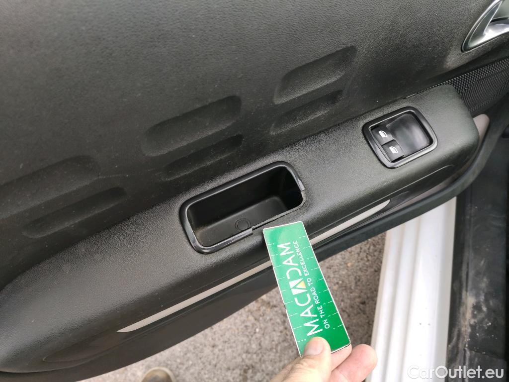  Citroen  C3 CITROEN  / 2016 / 5P / berlina comercial BlueHDi 73KW (100CV) S&S Comercial #23