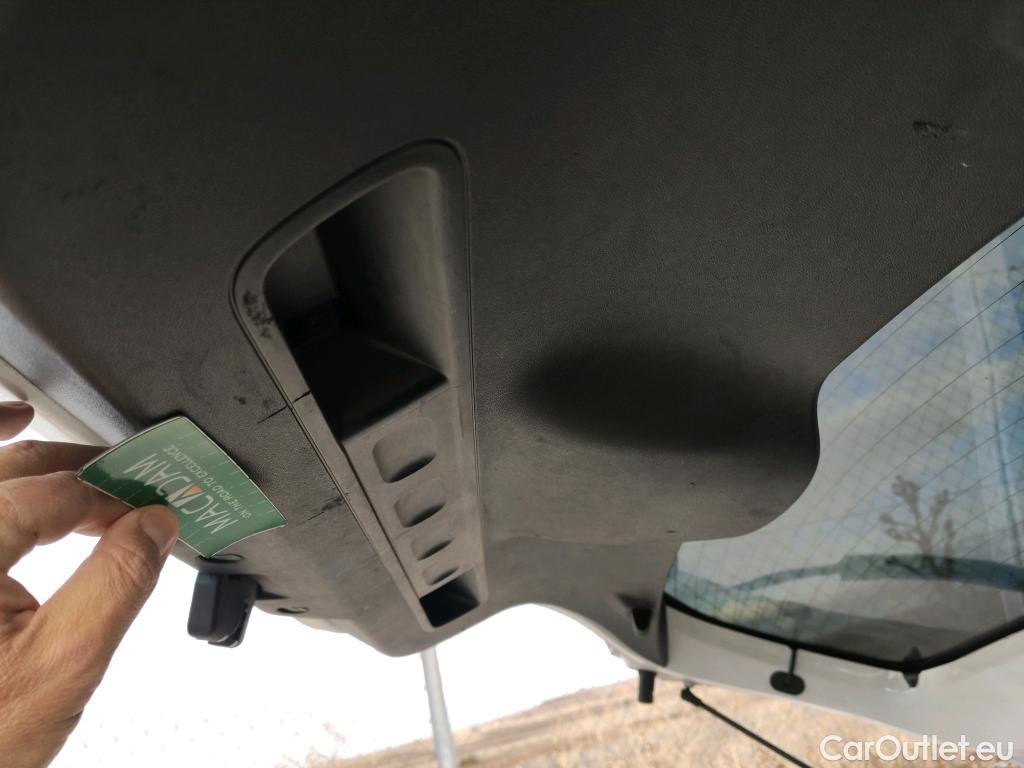  Citroen  C3 CITROEN  / 2016 / 5P / berlina comercial BlueHDi 73KW (100CV) S&S Comercial #18