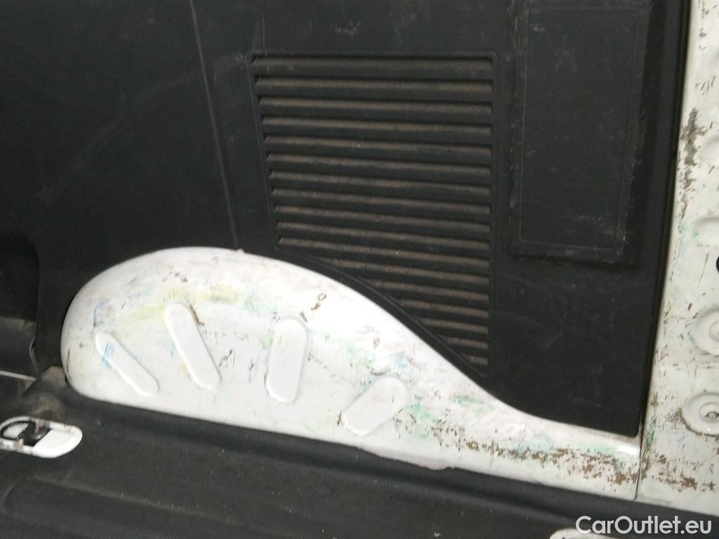  Peugeot  Partner PEUGEOT  / 2015 / 3P / furgón derivado de turismo Furgón Confort L1 BlueHDi 73KW (100CV) #9