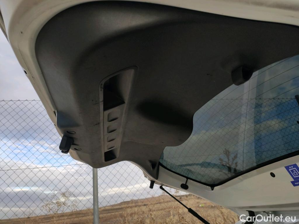  Citroen  C3 CITROEN  / 2016 / 5P / berlina comercial BlueHDi 73KW (100CV) S&S Comercial #17